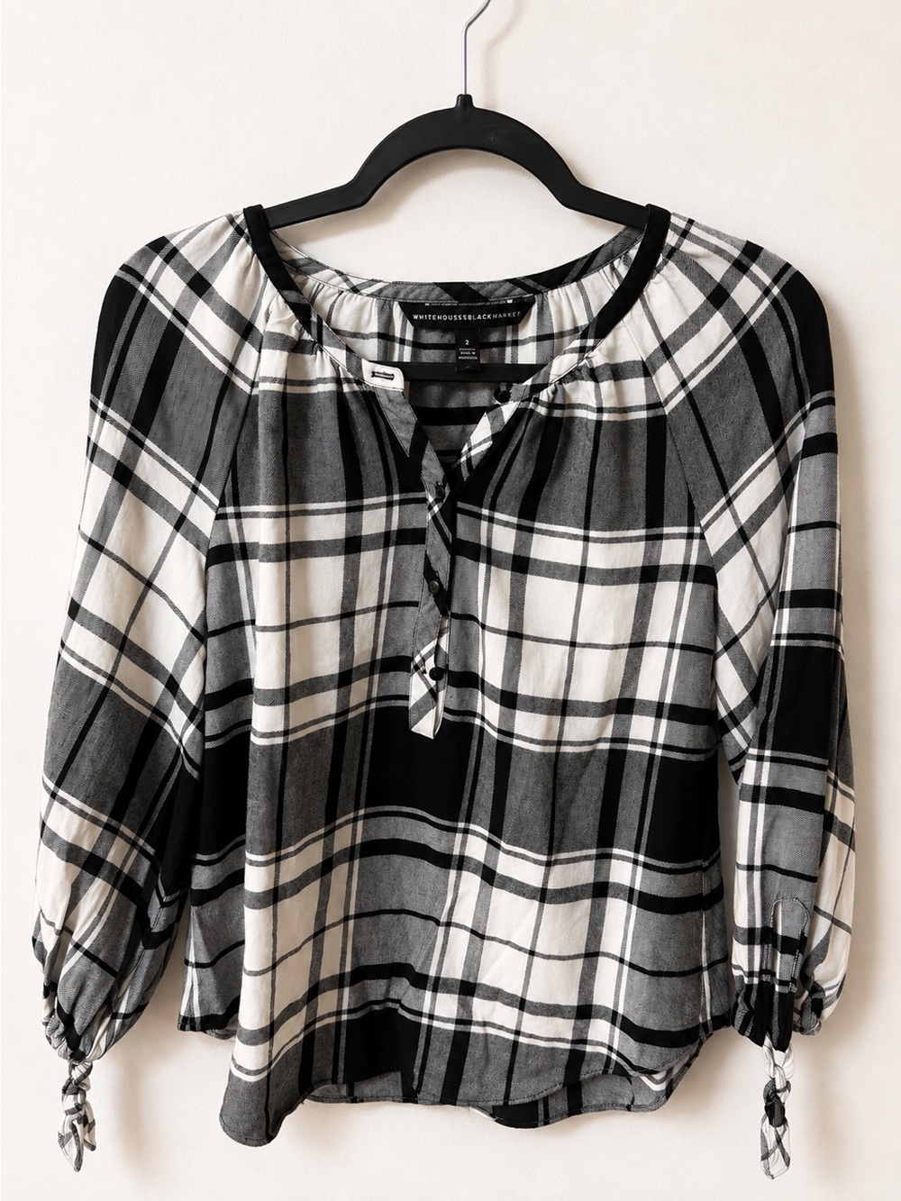 ⭐️5/$20 White House Black Market Plaid Tie Neck Blouse Size 2 Black White